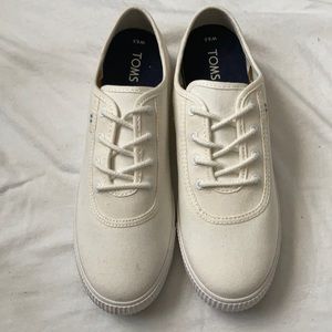✨ TOMS Cream Laced Sneaker Shoes✨